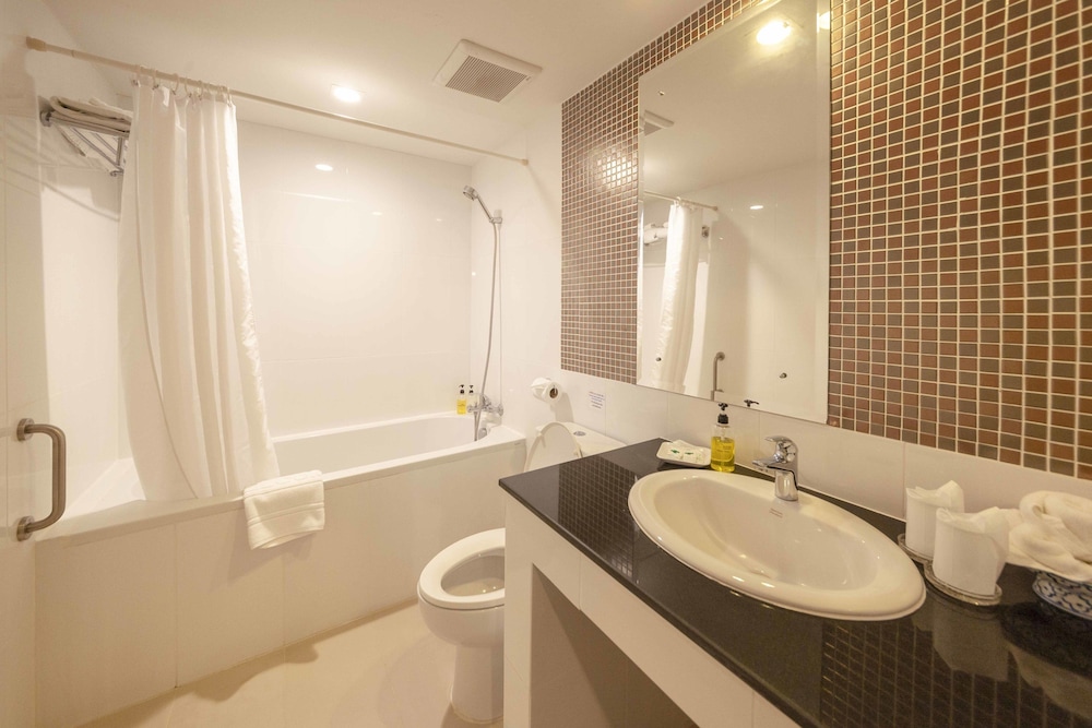 Holiday Garden Hotel And Resort 43/49