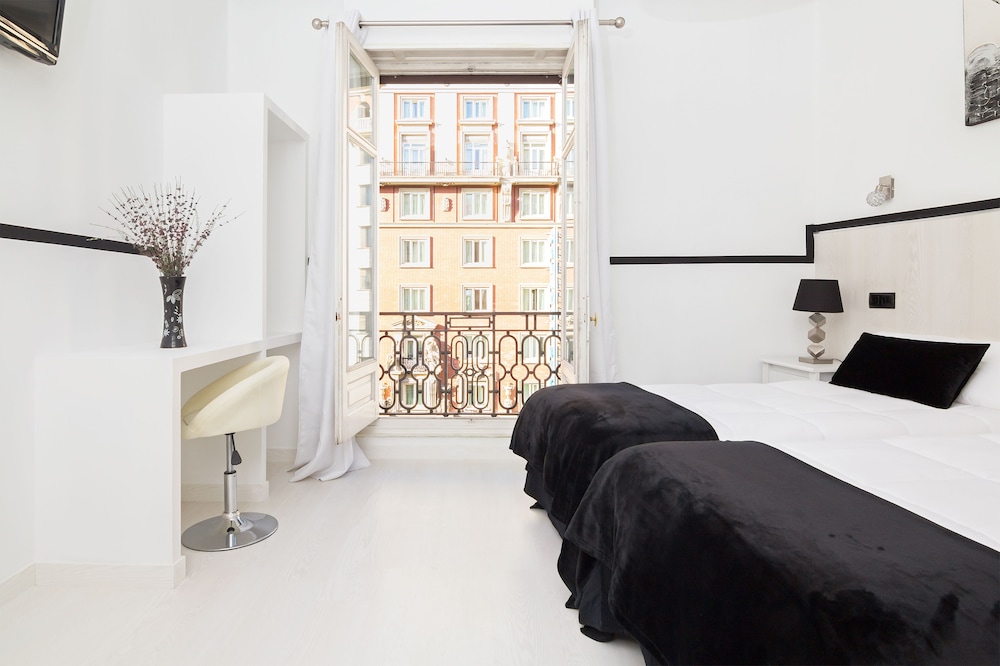 Hostal Gran Via 63 Rooms 14/28