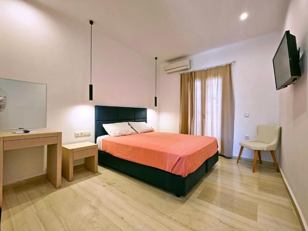 Pasiphae Hotel 23/72