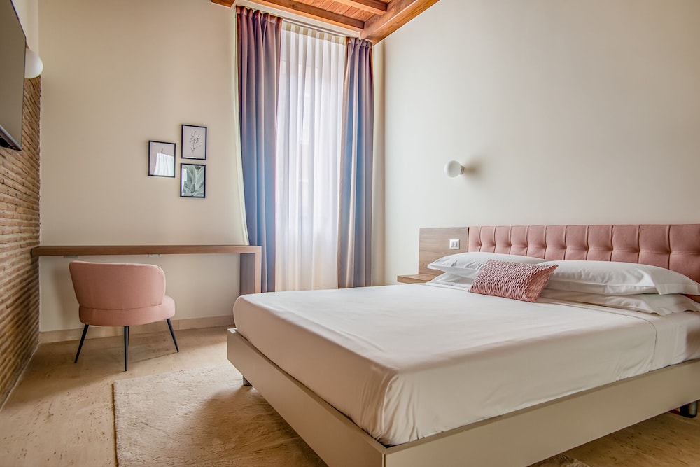Grand Master Suites 27/74