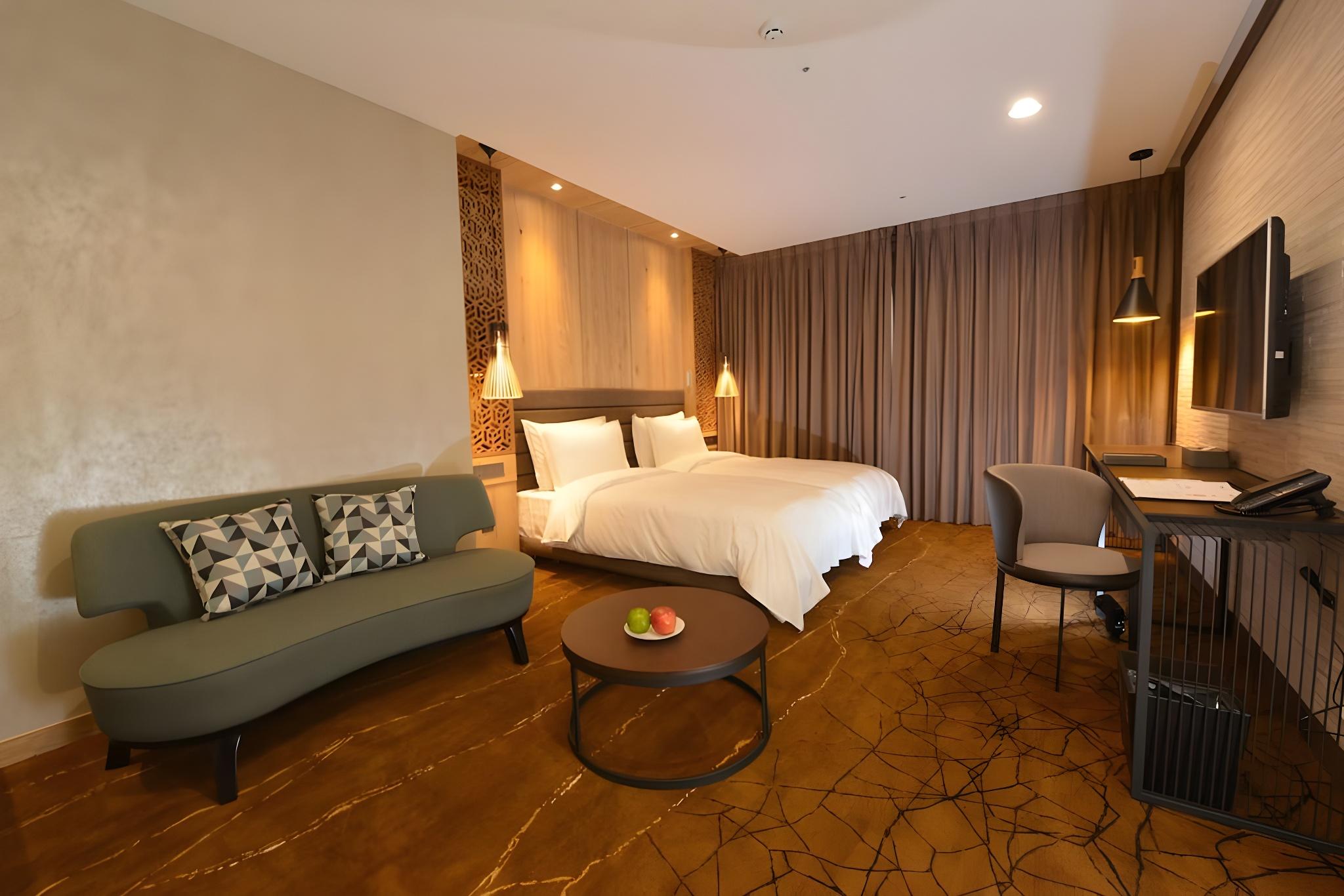 Basic, 2 Double Beds, No Window