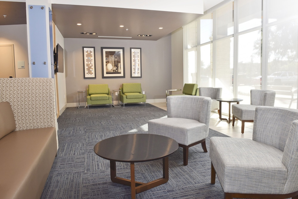 Holiday Inn Express & Suites Orlando - Lake Nona Area 32/47