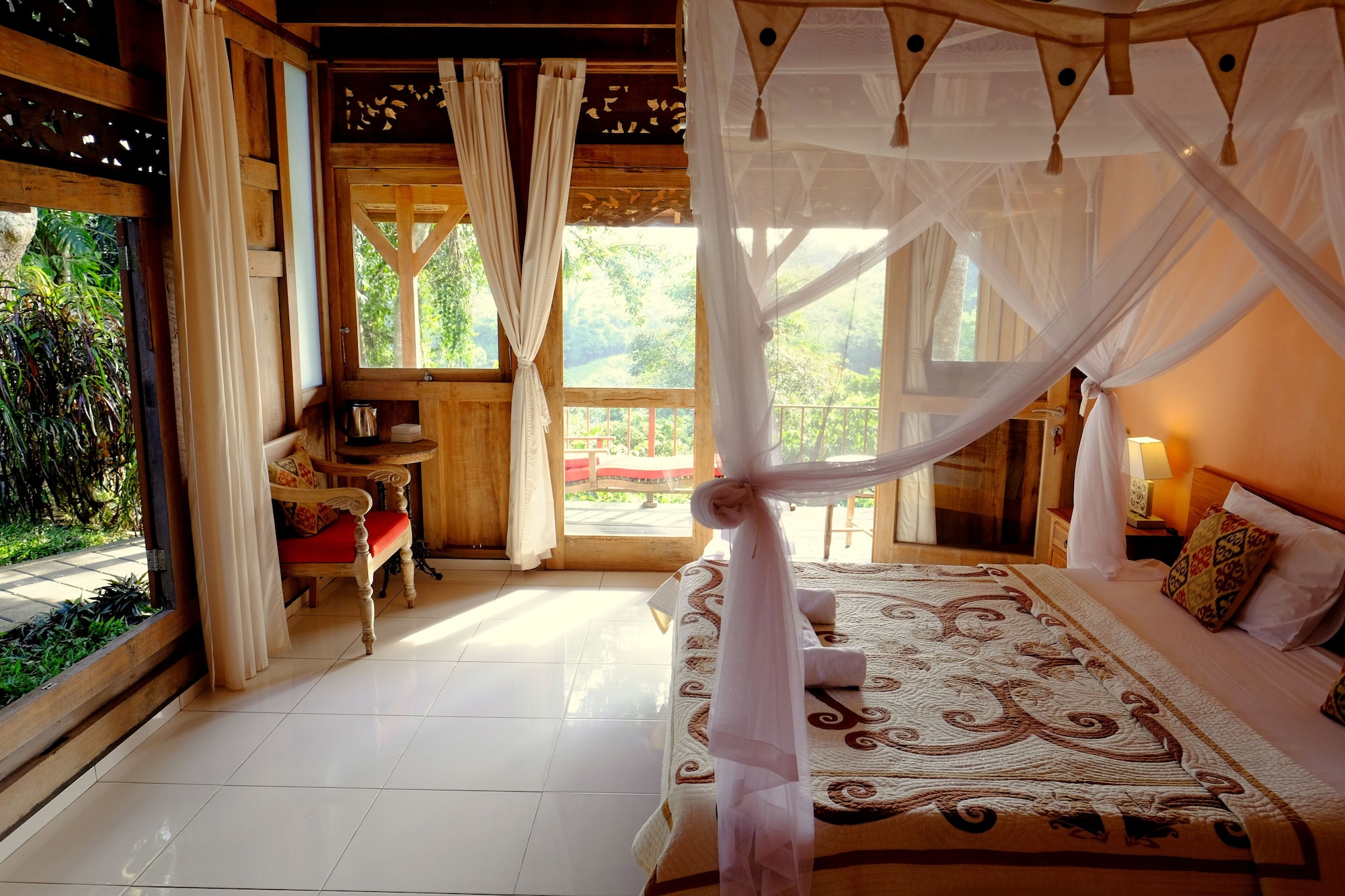 DELUXE, DOUBLE OR TWIN BED, VALLEY VIEW