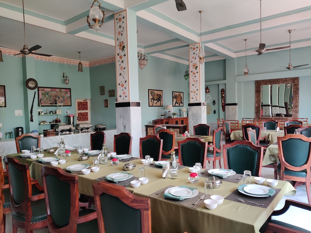 Umaid Lake Palace 39/50