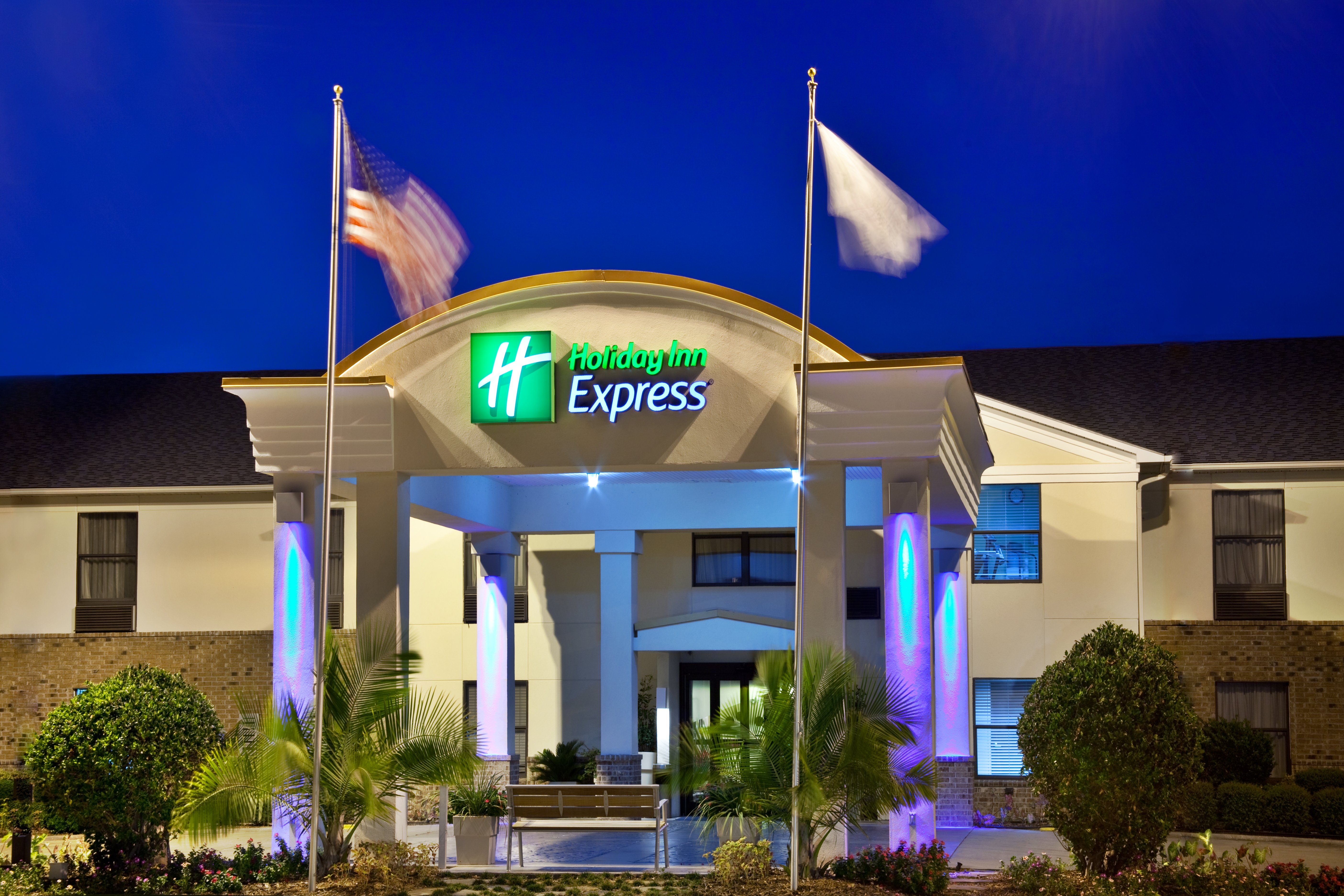Holiday Inn Express Breaux Bridge-Henderson 4/72
