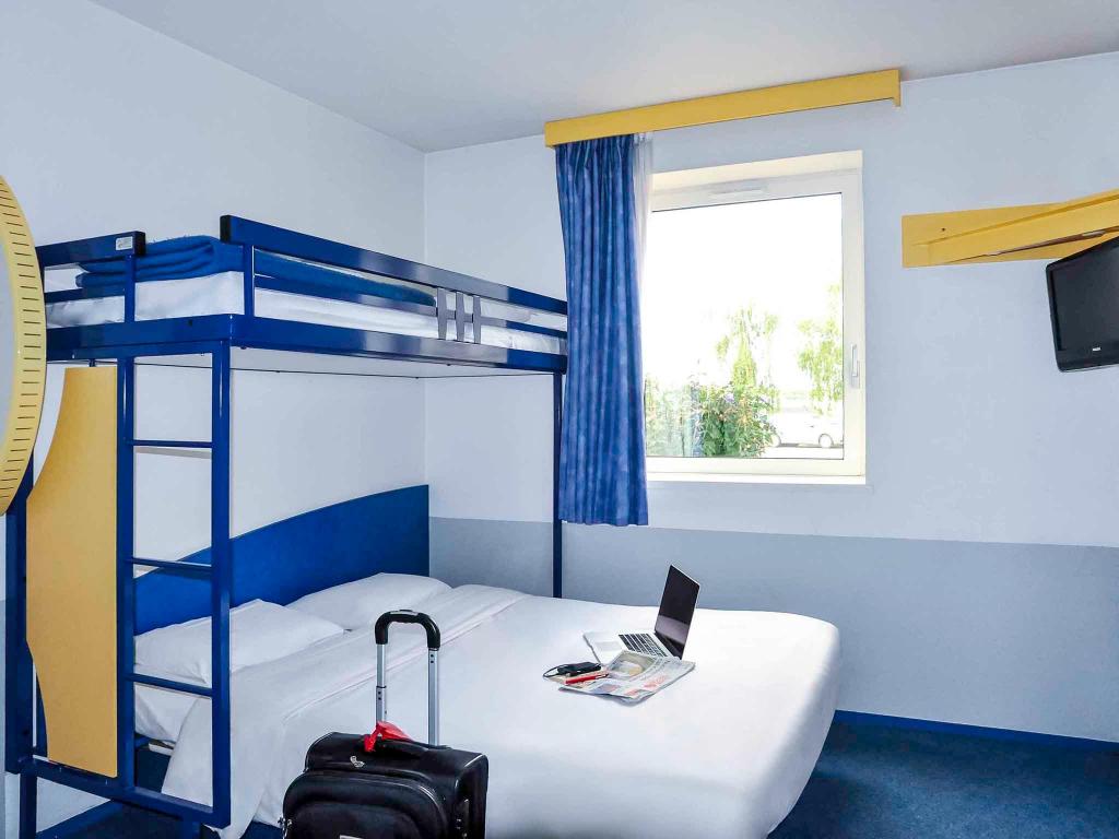 ROOM, TRIPLE, DOUBLE AND BUNK BED