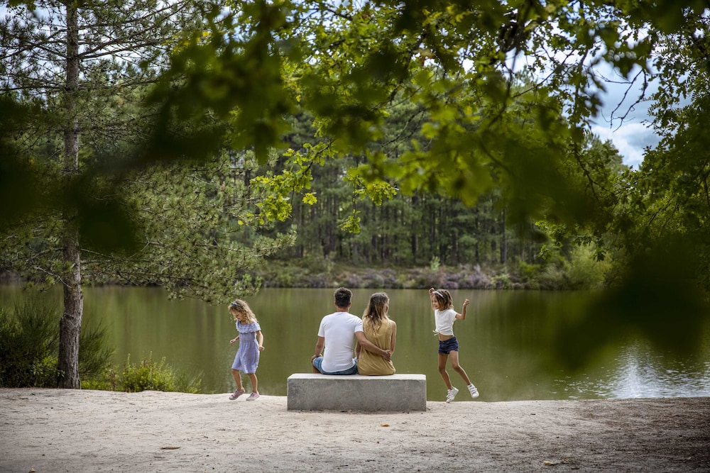 CENTER PARCS - LES HAUTS DE BRUYERES 43/45