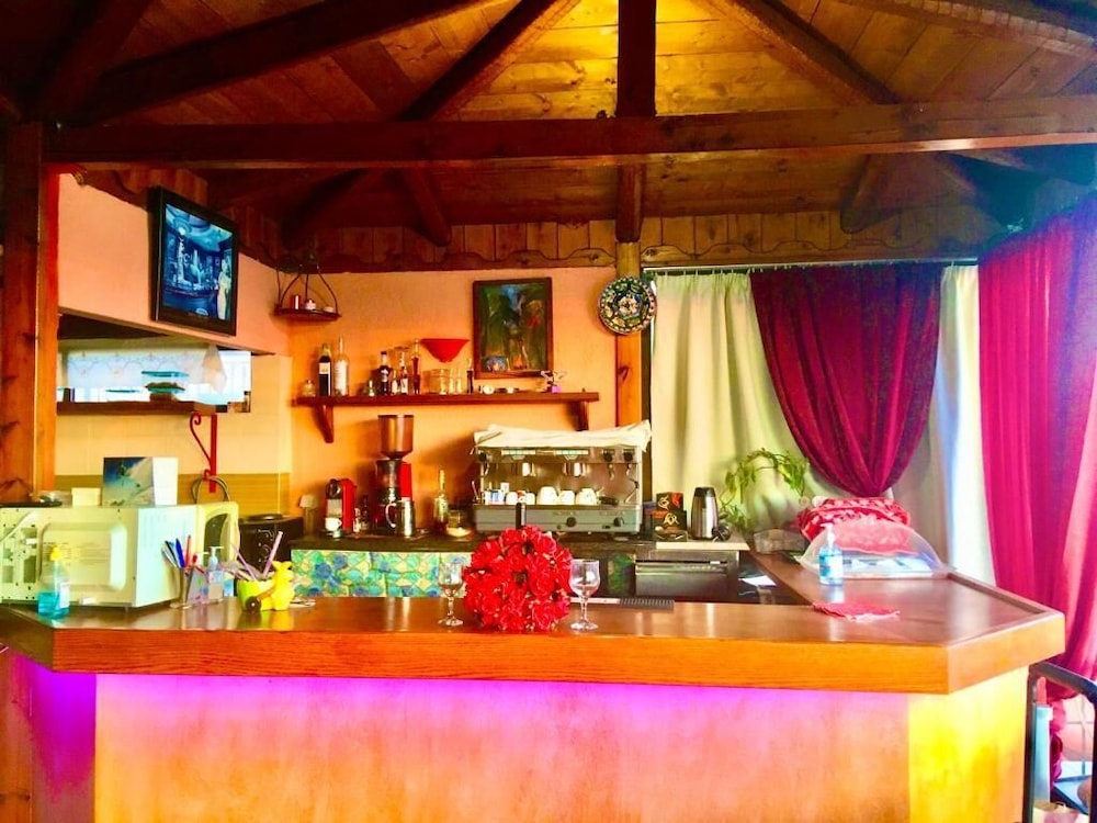 Aiolos Hotel 4/42