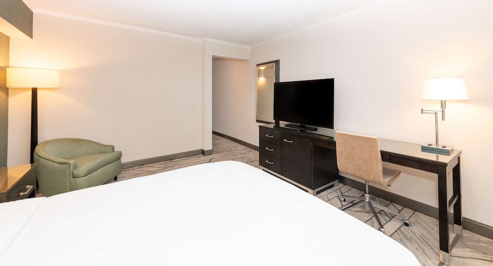 DoubleTree by Hilton Newark Penn Station 6/46
