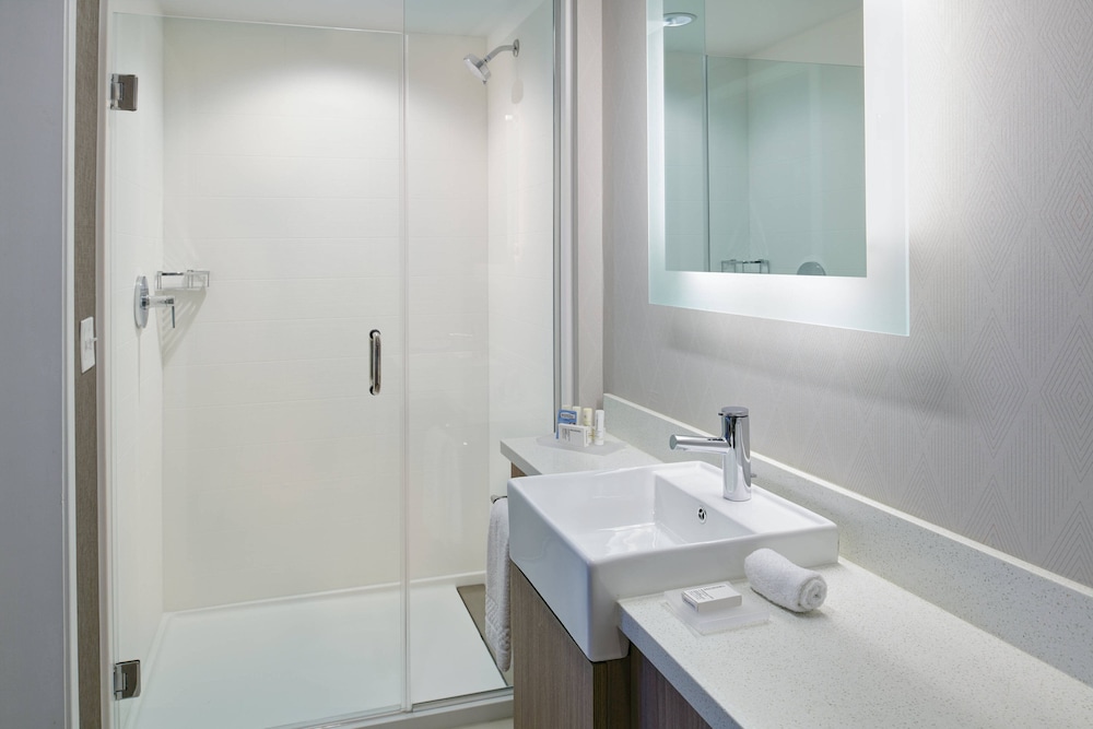 Springhill Suites Detroit Wixom 8/28