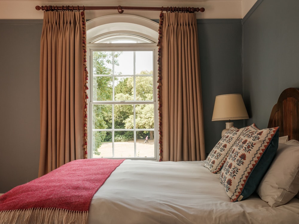 Pembroke Arms 13/50