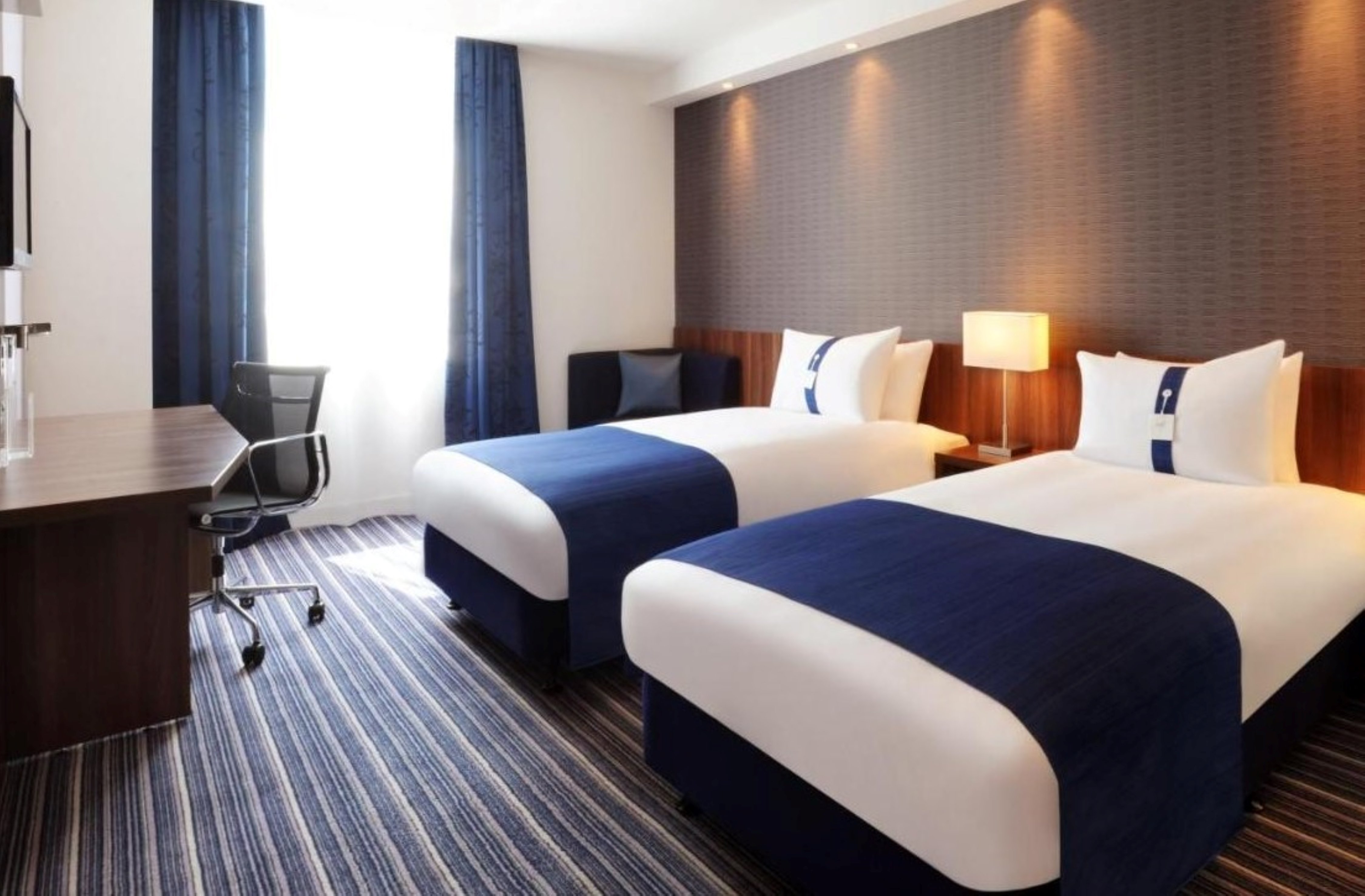 Holiday Inn Express Poole 16/50