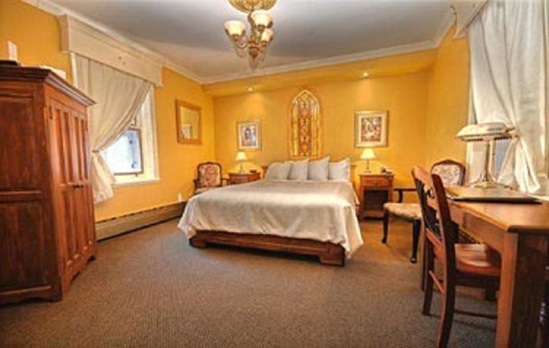 Acadia Hotel 8/39