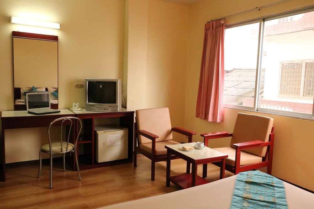 Chumphon Palace Hotel 37/47