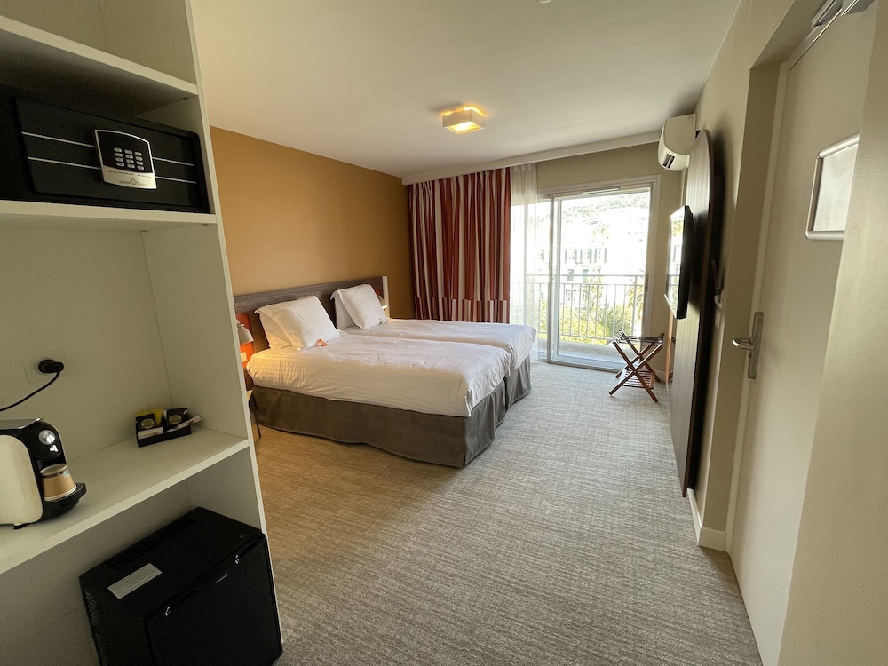 Abrial Hotel 30/58