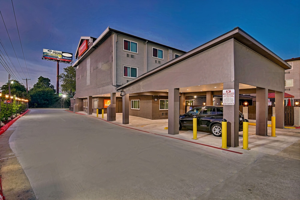Orangewood Inn Suites Midtown 49/58