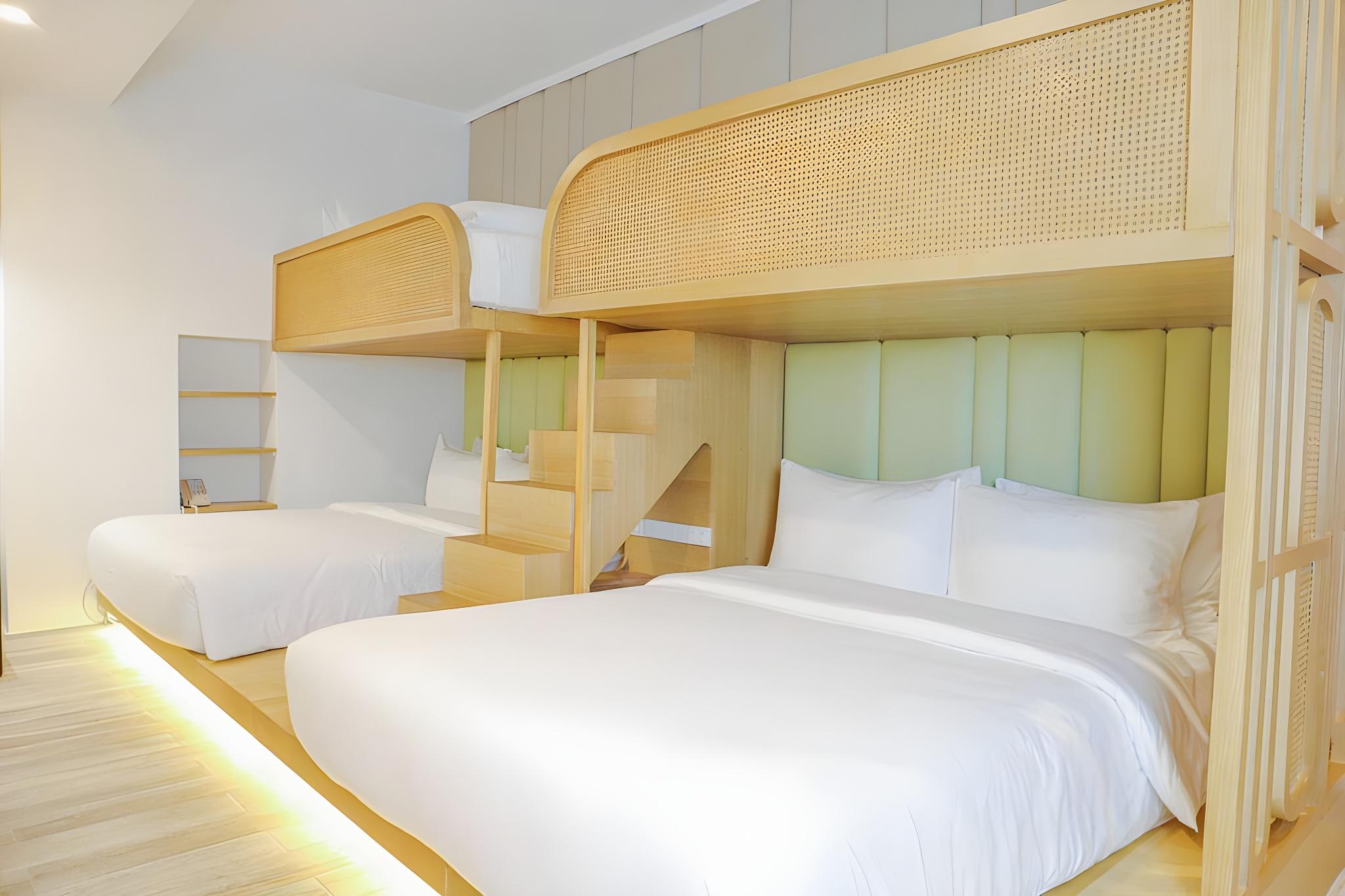 1 Bedroom, Premier, Bunk Bed, Queen Bed, No Window