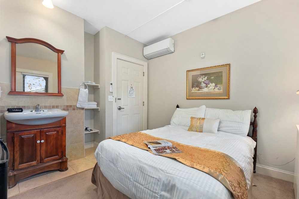 Downtown, Double Bed