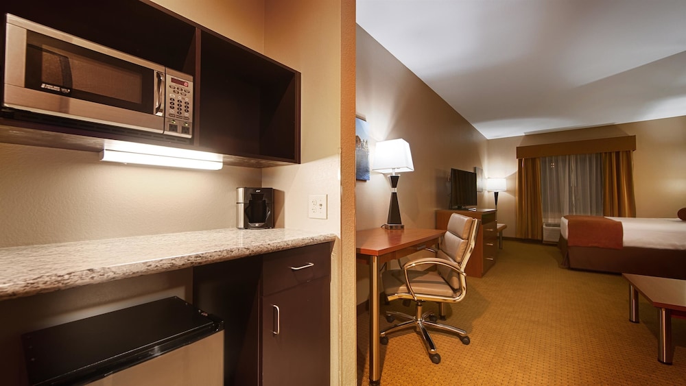 Best Western Plus Finger Lakes Inn & Suites 28/32