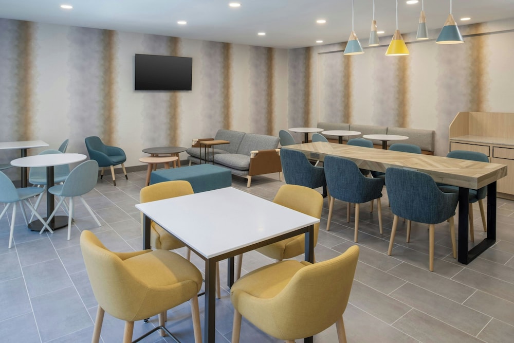 Holiday Inn Express Hotel Suites San Pablo Richmond Area 55/60