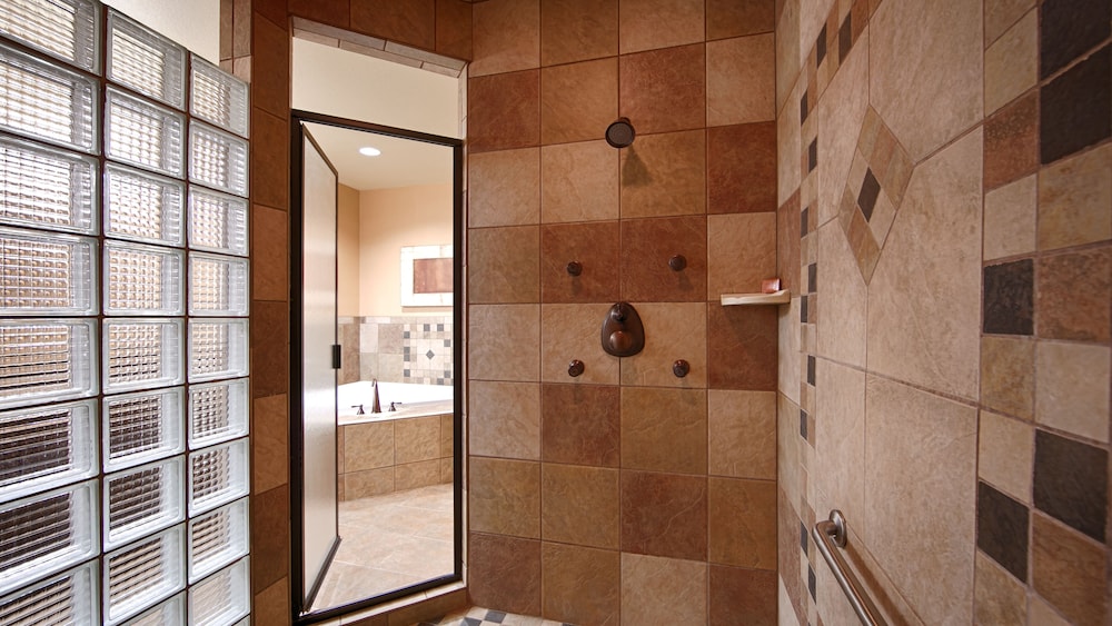 Best Western Plus Cimarron Hotel & Suites 25/41