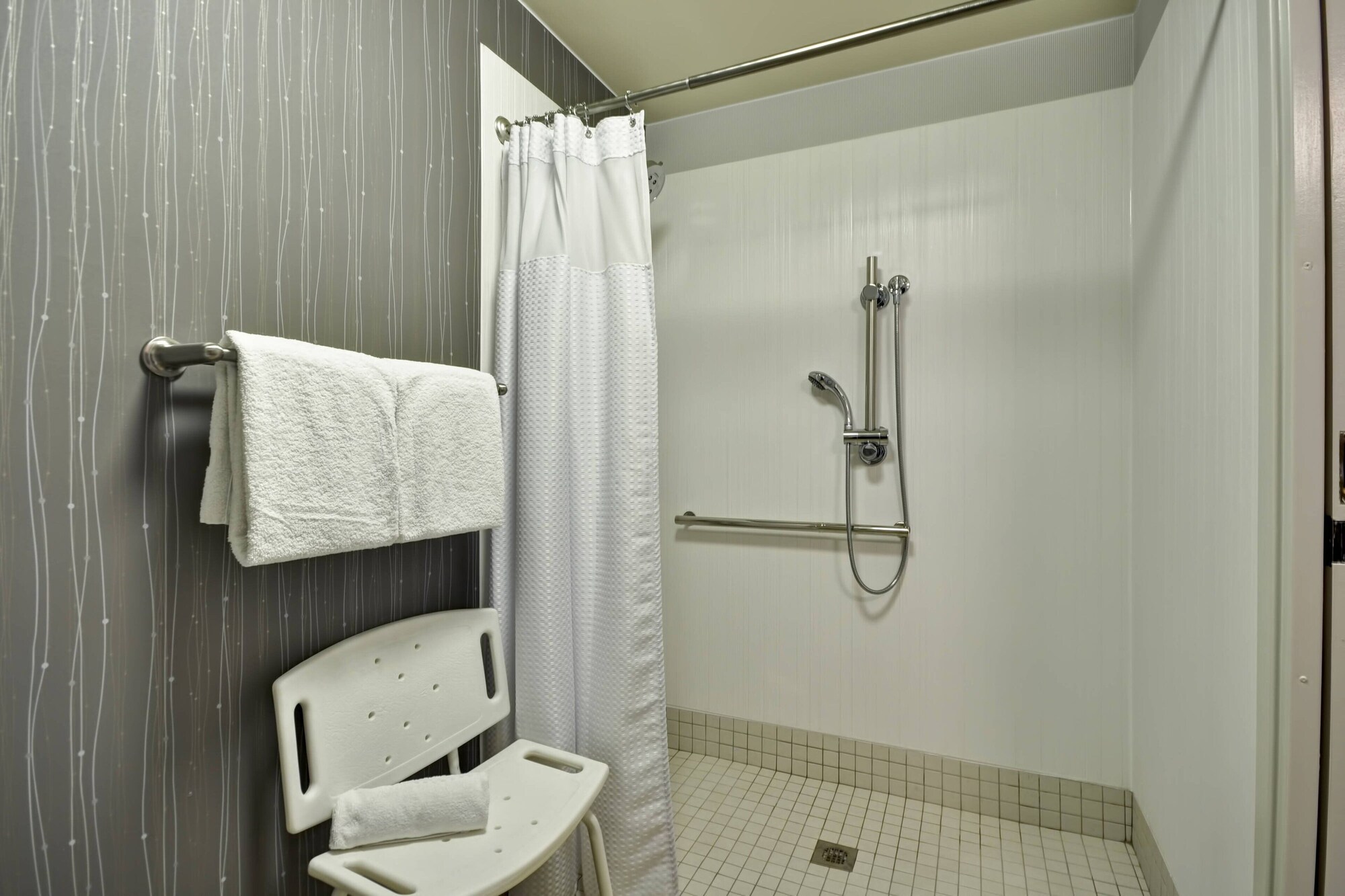 غرفة بسرير كينج مع أريكة، Courtyard By Marriott Dallas Medical Market Center 5/5
