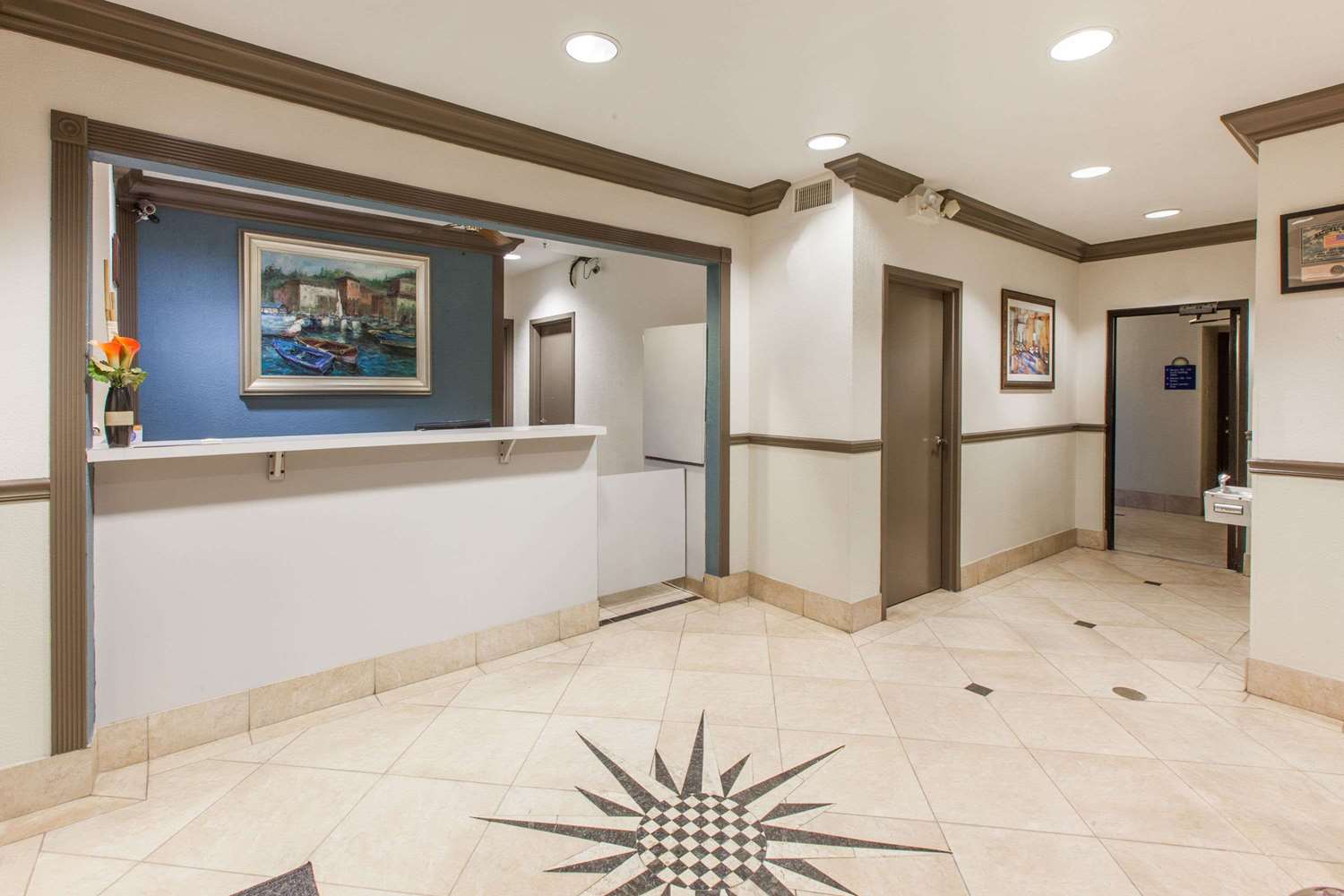 Days Inn & Suites by Wyndham NASA Space Center Houston 3/17