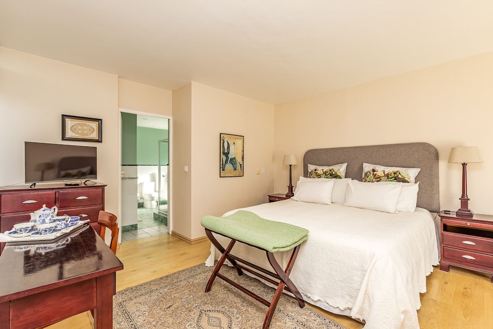 Admiralty B&B 10/50