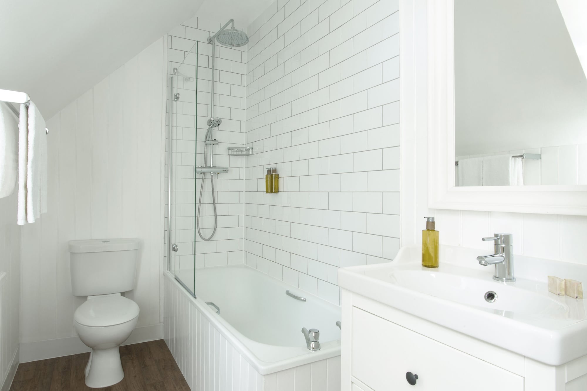غرفة كلاسيكية بسرير مزدوج