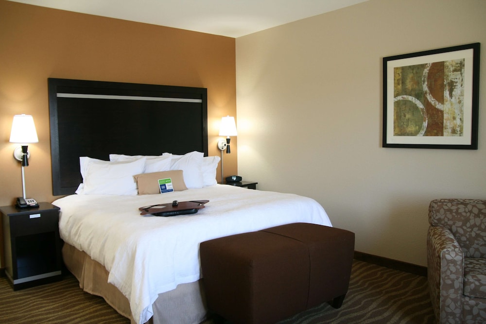 Hampton Inn and Suites Cleburne 20/78