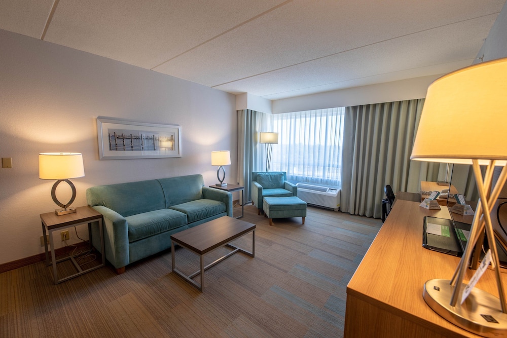 Holiday Inn Manahawkin/Long Beach Island 43/73