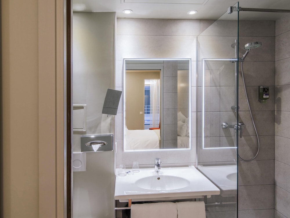 Mercure Paris Pont de Levallois Neuilly 42/43