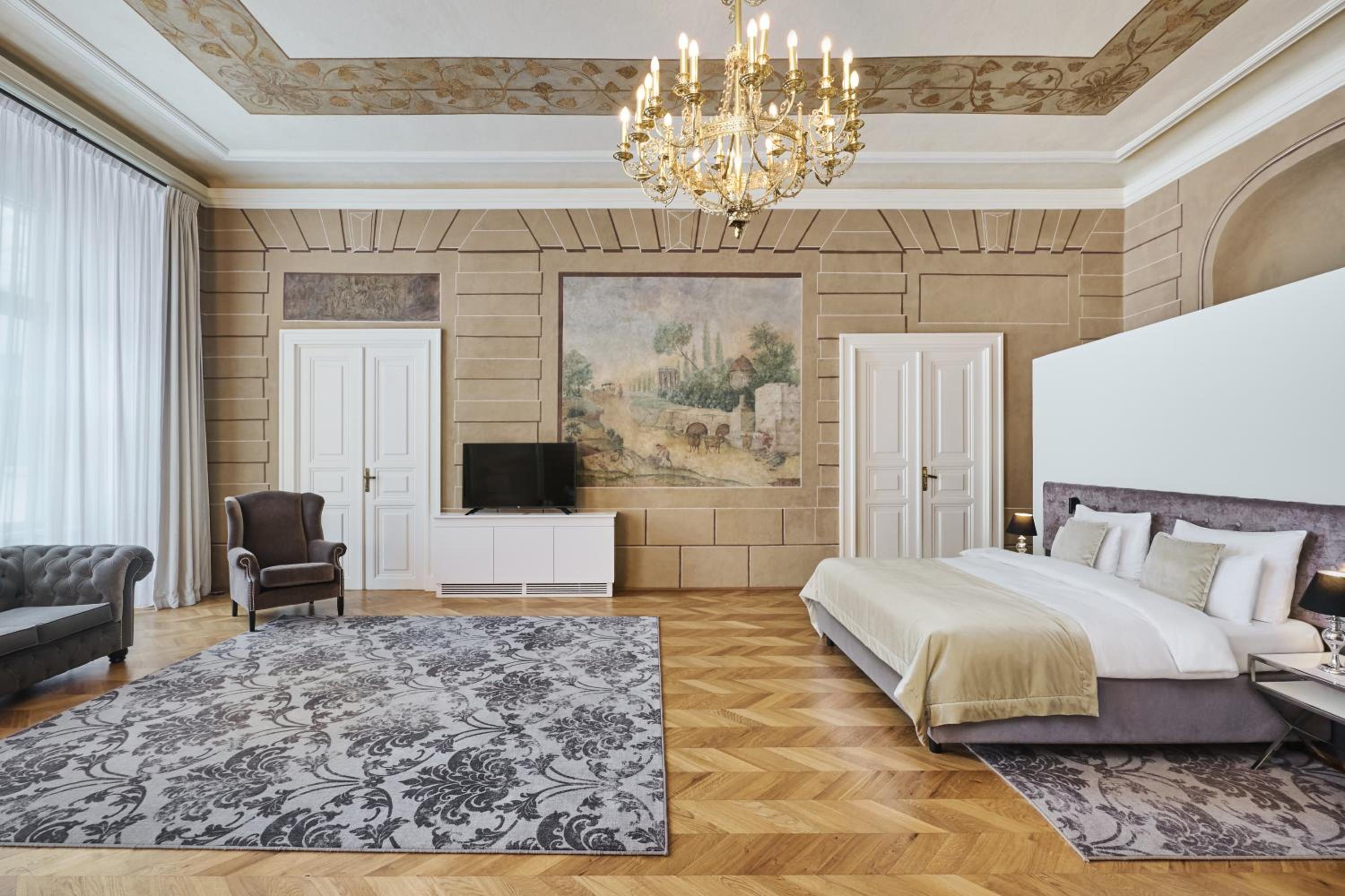 Historical, Deluxe, Suite, Queen Bed, Sofa