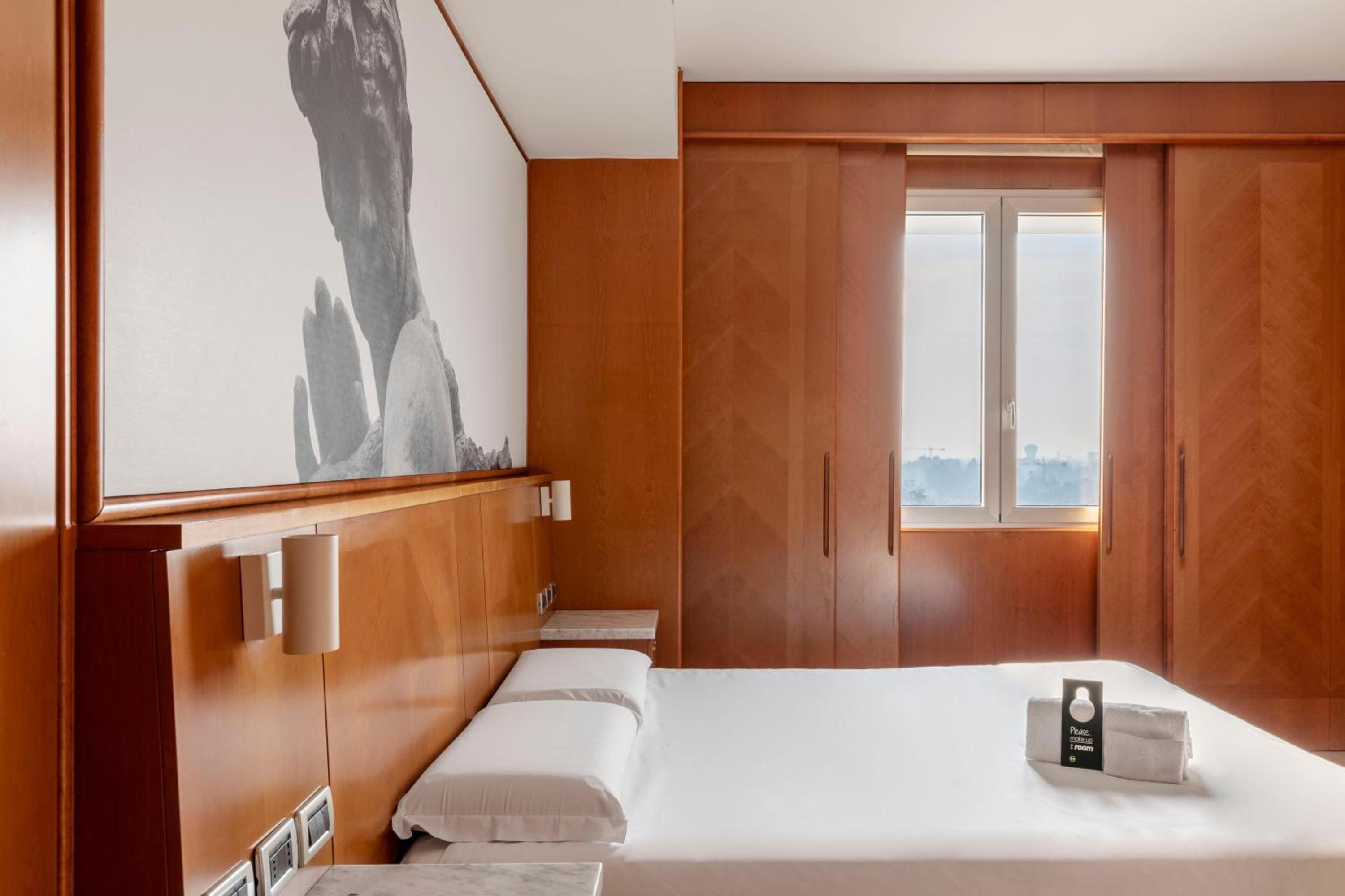 غرفة بسرير كوين، B&B Hotel Modena 8/8