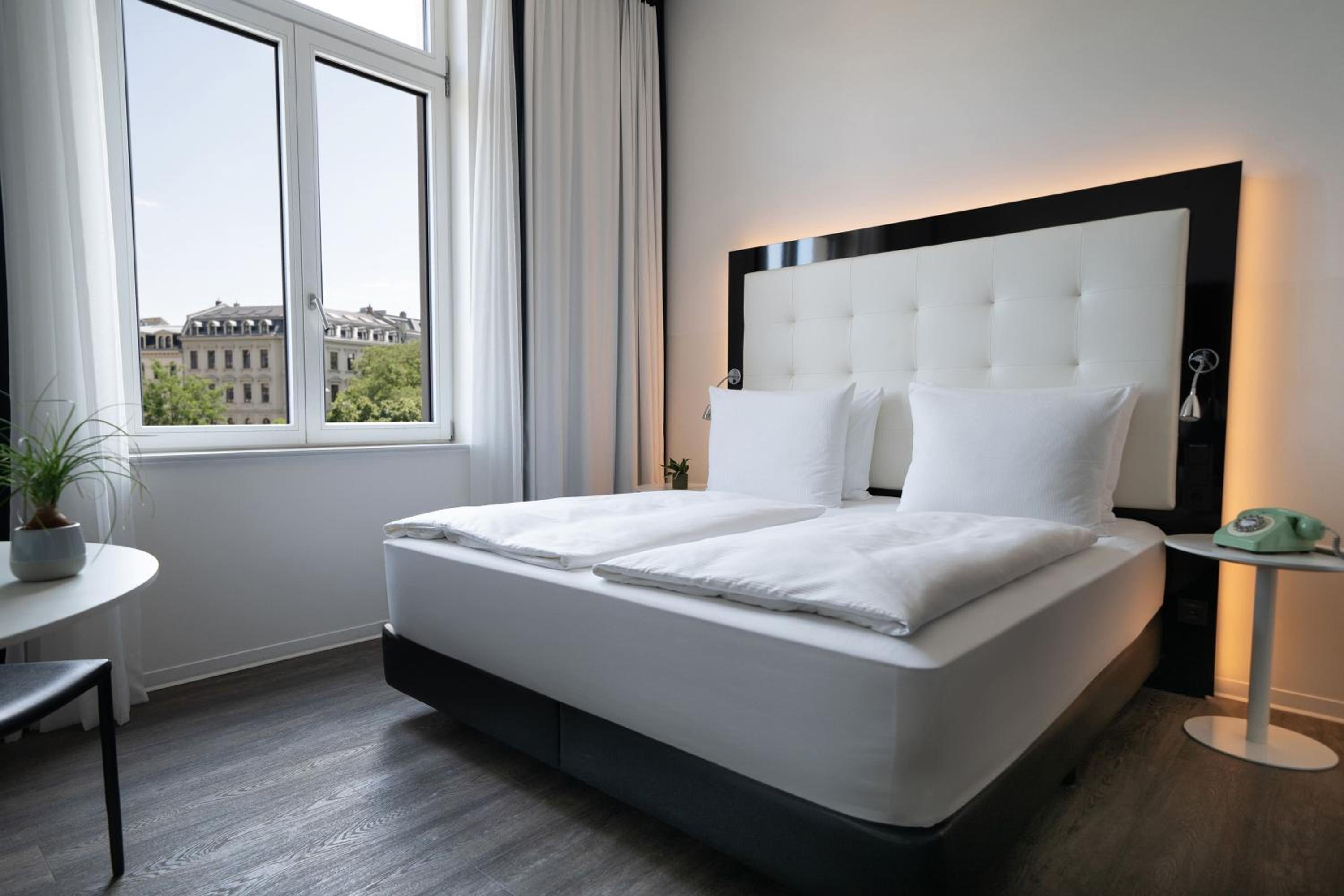 Innside, Queen Bed