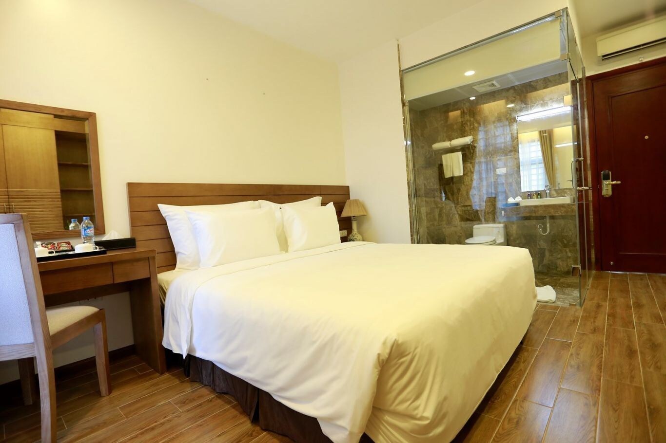 DELUXE, DOUBLE BED
