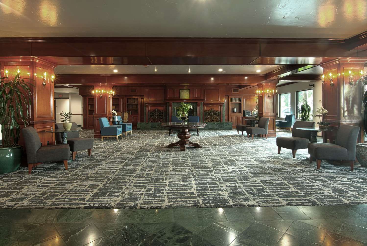 Azure Hotel & Suites, Trademark Collection by Wyndham 17/21