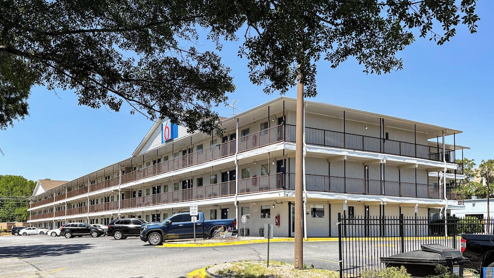 Motel6 Greenville, SC 48/60