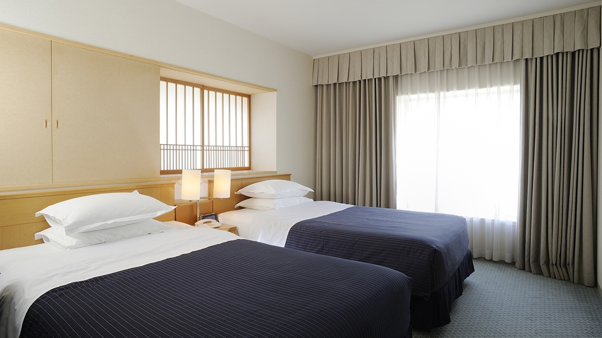 2 Beds, 3 Futon Beds
