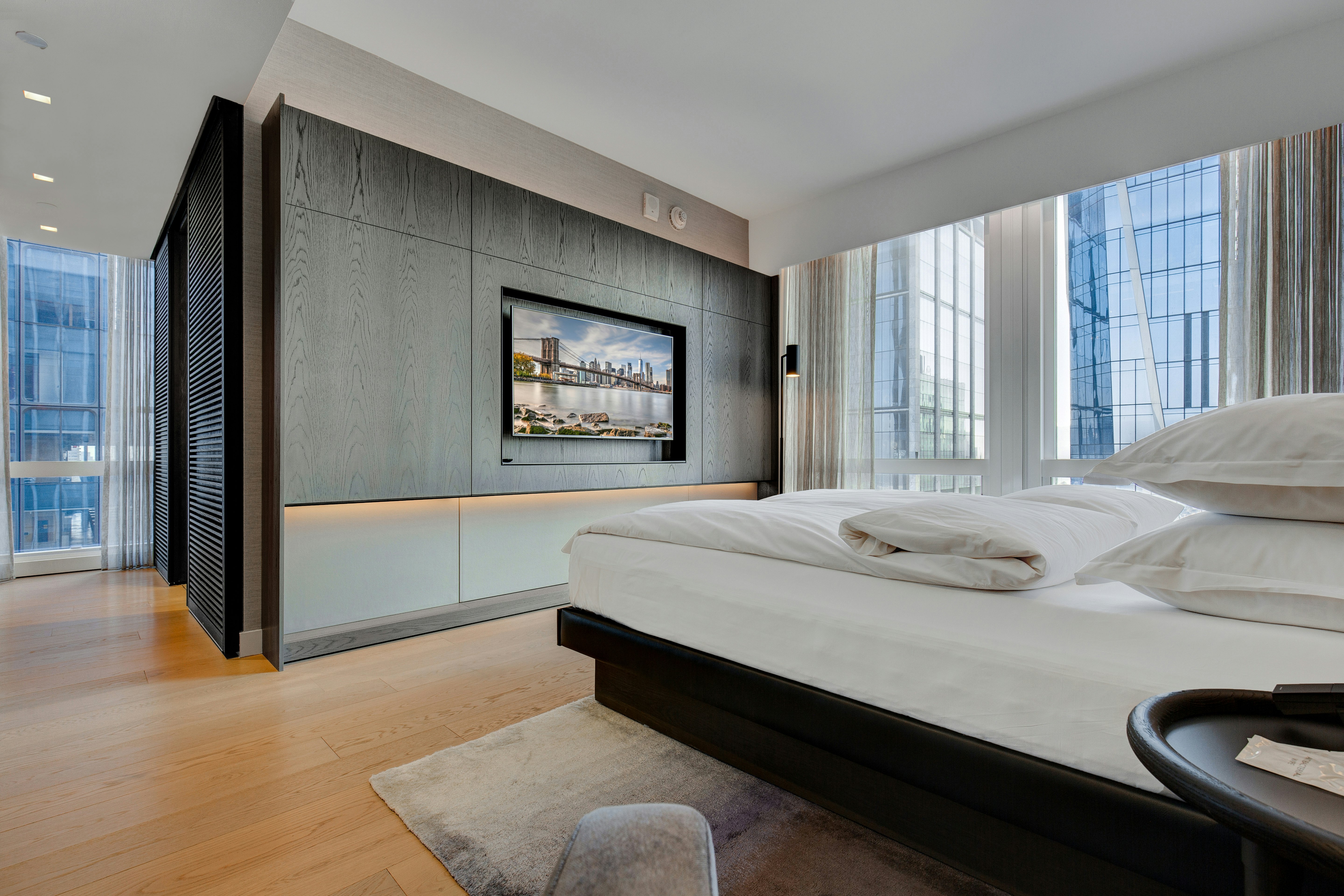 Equinox Hotel 21/78