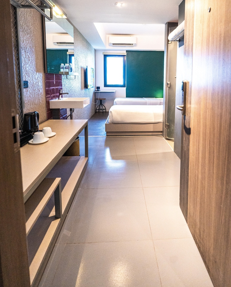 Yello Hotel 20/45
