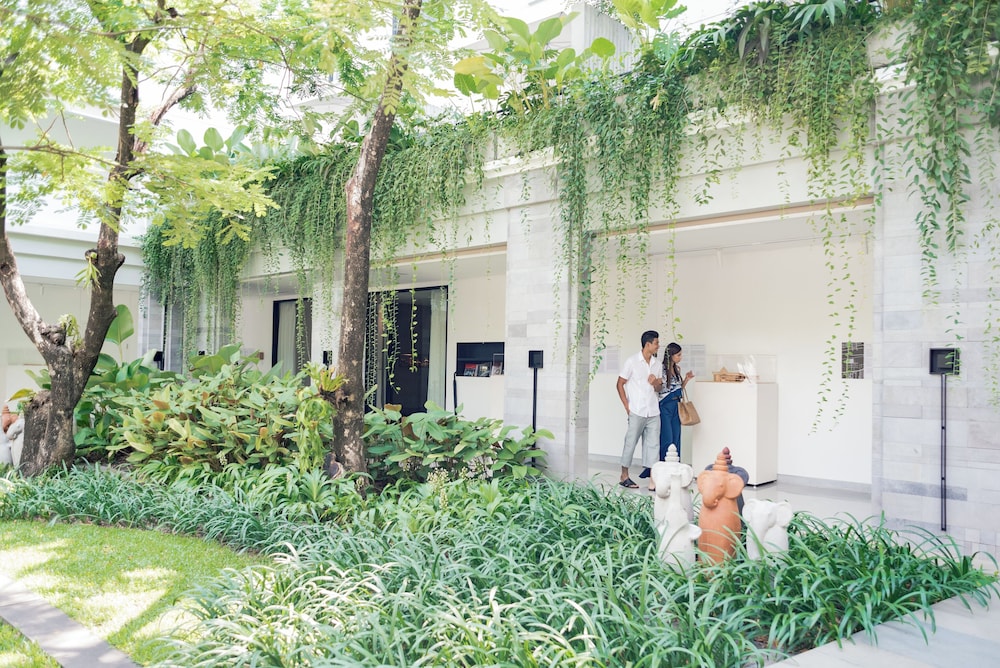 Treeline Urban Resort 4/48