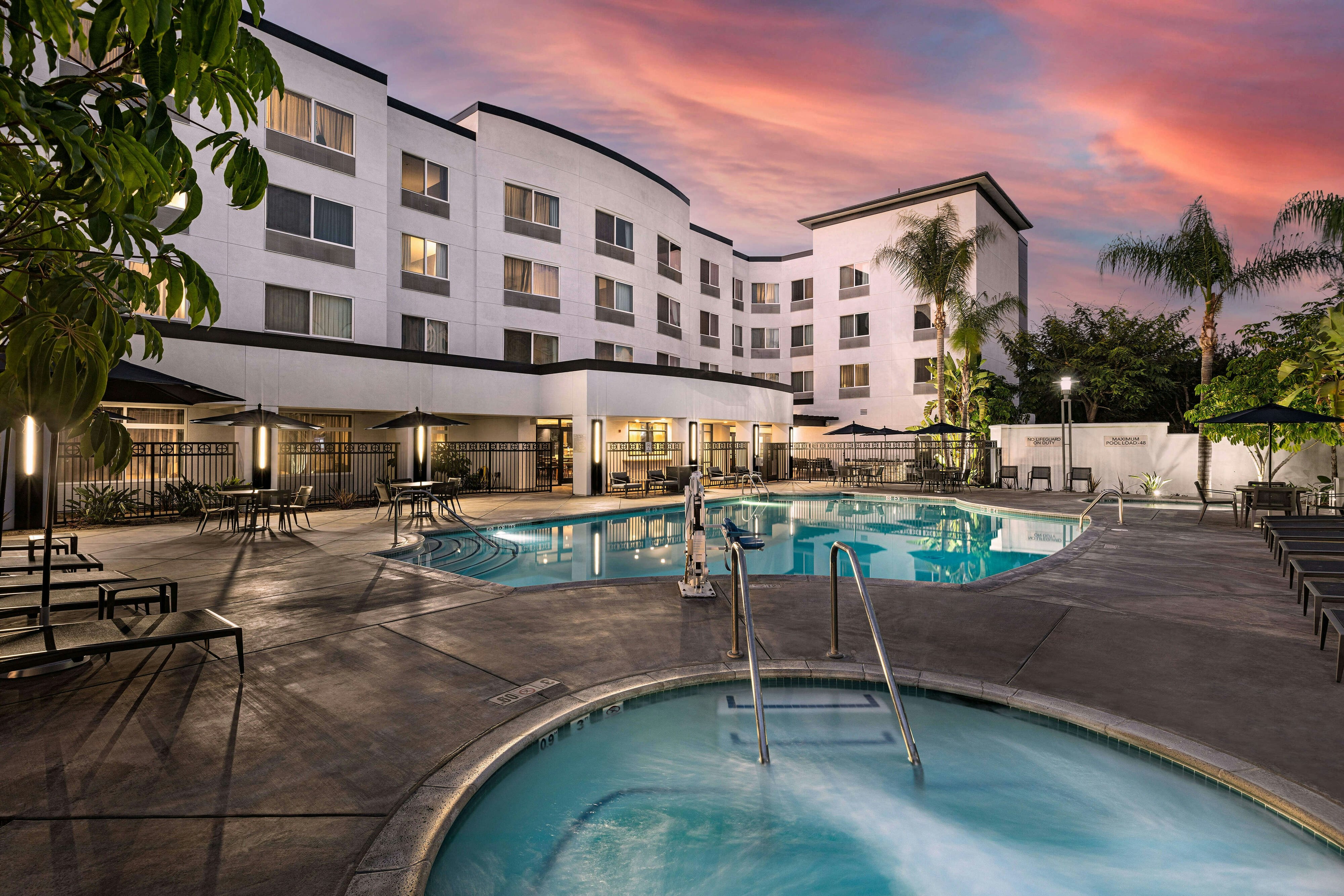Courtyard By Marriott Anaheim Resort Convention Center 3/17