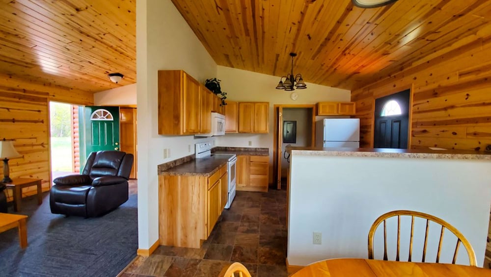 Jasper Ridge Inn Ishpeming 10/75