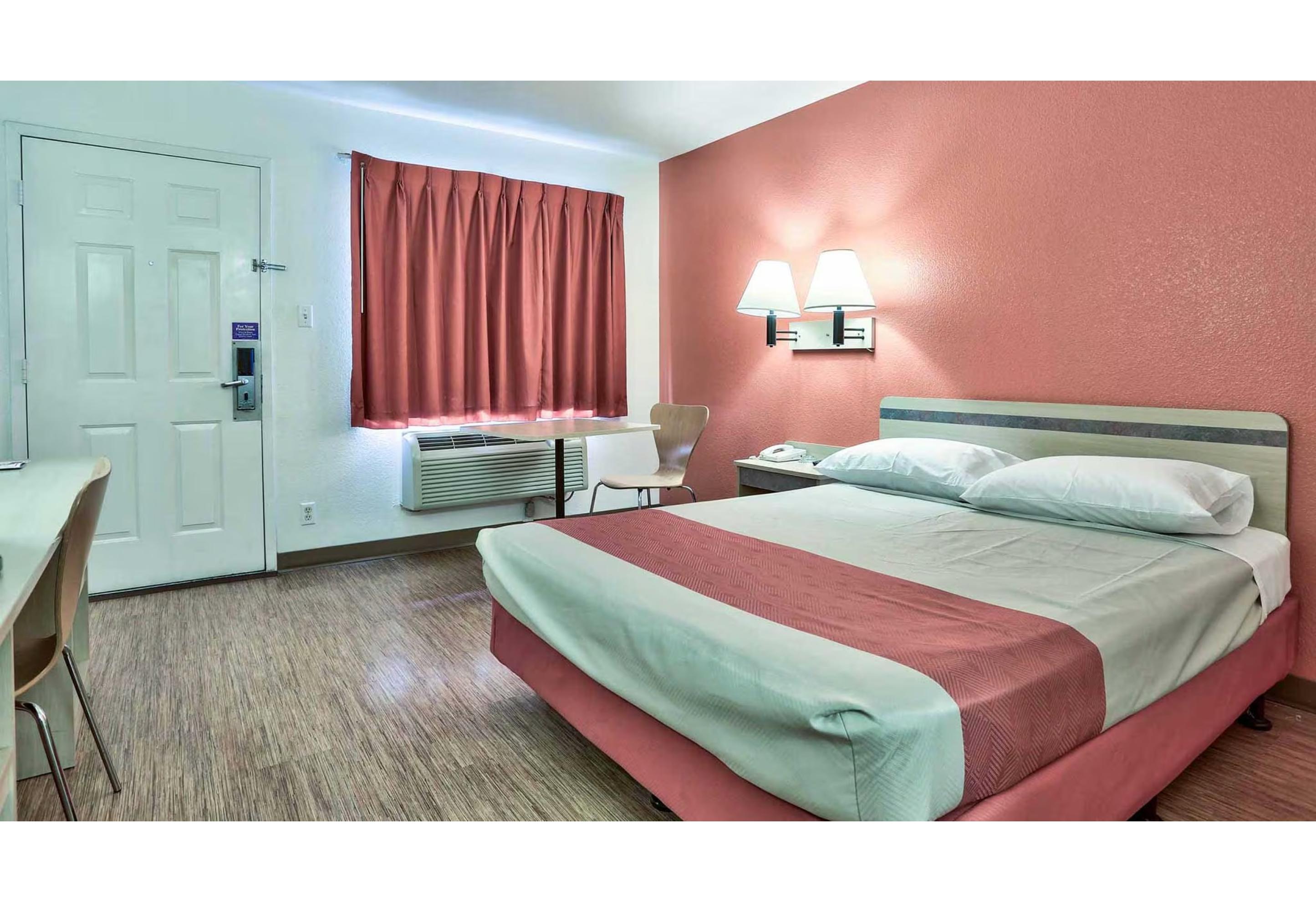 1 Full Bed - ADA/RI Shower/Micfridge