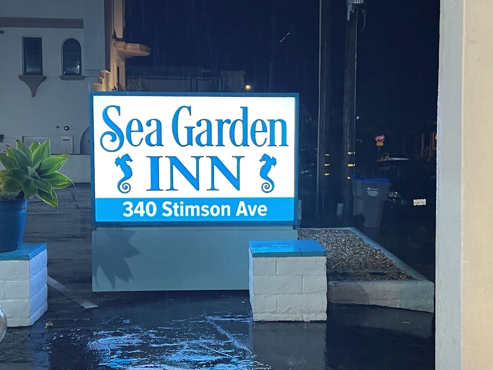 Sea Garden Motel 41/63