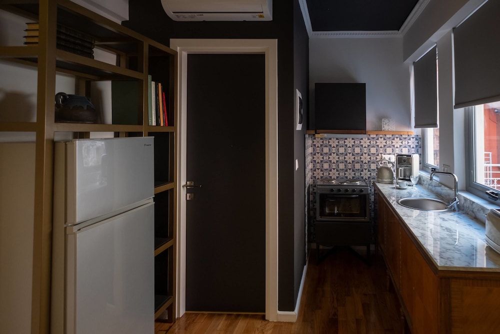 Athenian Yard Suites 41/50