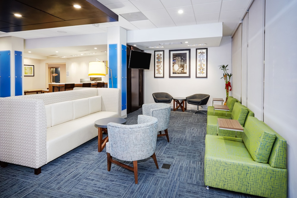 Holiday Inn Express And Suites Chicago North Shore Niles 37/57