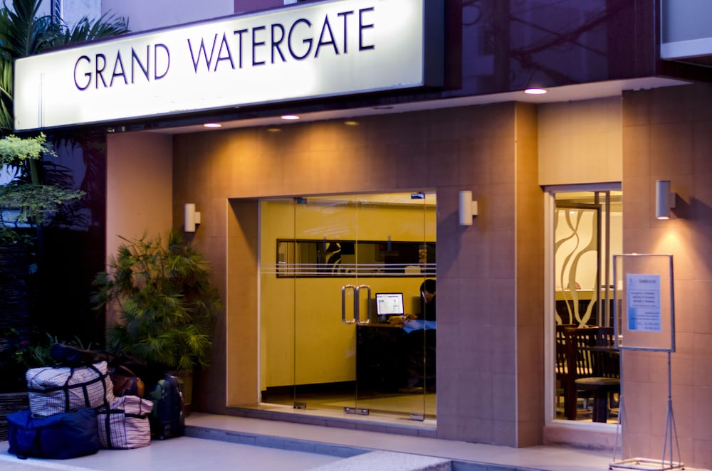 Grand Watergate Hotel 8/50