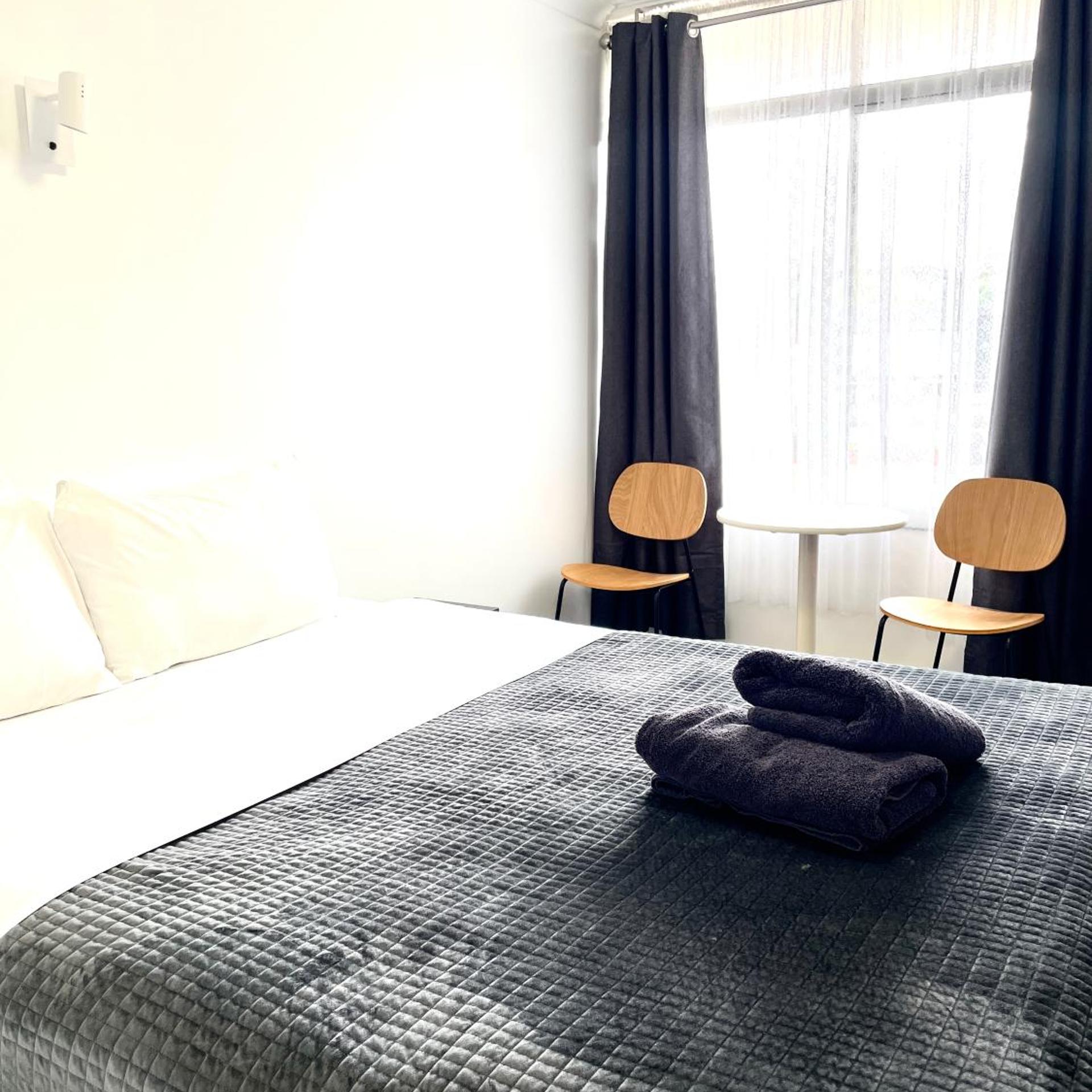 AVENUE MOTEL 15/49